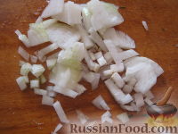 Фото приготовления рецепта: Любимые оладьи из индюшатины и зелени - шаг №3
