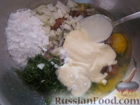 Фото приготовления рецепта: Любимые оладьи из индюшатины и зелени - шаг №5