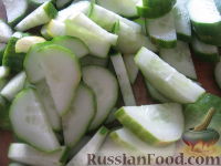 Фото приготовления рецепта: Салат «Нежинский» из огурцов на зиму - шаг №3