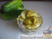 Фото приготовления рецепта: Салат «Нежинский» из огурцов на зиму - шаг №9