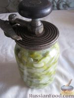 Фото приготовления рецепта: Салат из огурцов на зиму  «Зимний король» - шаг №11