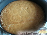 Фото приготовления рецепта: Бисквитный торт "Нежный" - шаг №8
