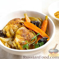 Фото к рецепту: Куриные бедра с морковью (в медленноварке)