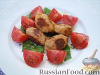 Фото к рецепту: Салат из базилика и помидоров, с творожными клецками