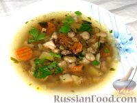 Фото к рецепту: Суп с бобами и белыми грибами