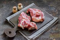 Фото приготовления рецепта: Мясо, тушенное с картофелем, болгарским перцем и грибами - шаг №2