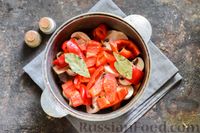 Фото приготовления рецепта: Мясо, тушенное с картофелем, болгарским перцем и грибами - шаг №10