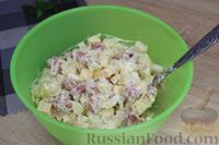 Фото приготовления рецепта: Салат с колбасой, картофелем, сыром и яйцами - шаг №13