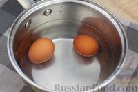Фото приготовления рецепта: Салат с колбасой, картофелем, сыром и яйцами - шаг №3