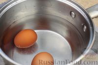 Фото приготовления рецепта: Слоёный салат с курицей, морковью, яблоком и яйцами - шаг №9