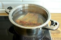 Фото приготовления рецепта: Гречневый суп с копчёными рёбрышками и сметаной - шаг №2