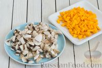 Фото приготовления рецепта: Жареная картошка с тыквой и грибами - шаг №4