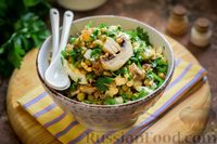 Фото приготовления рецепта: Салат из жареных шампиньонов с консервированным горошком и яйцами - шаг №12
