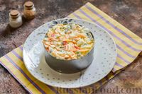 Фото приготовления рецепта: Салат с крабовыми палочками, плавленым сыром и морковью - шаг №13