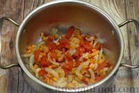 Фото приготовления рецепта: Суп с курицей, тыквой, рисом и сладким перцем - шаг №5
