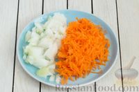 Фото приготовления рецепта: Ячневая каша с луково-морковной подливкой - шаг №4
