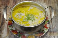 Фото приготовления рецепта: Суп с опятами и плавленым сыром - шаг №8