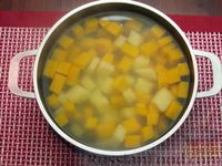 Фото приготовления рецепта: Тыквенный суп-пюре с копчёной курицей - шаг №3
