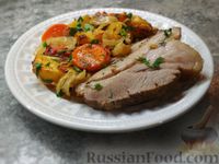 Фото к рецепту: Свинина, запечённая с картофелем, сладким перцем и помидорами