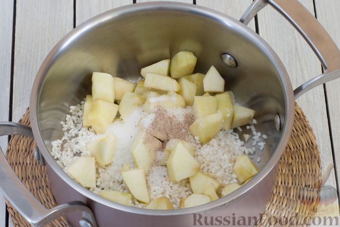 Рецепт рисовой каши с яблоками и корицей: быстро и вкусно