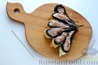 Фото приготовления рецепта: Баклажаны, фаршированные мясным фаршем, запечённые с картофелем - шаг №11