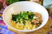 Фото приготовления рецепта: Рыбный салат с картофелем и луком - шаг №8