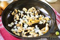 Фото приготовления рецепта: Запеканка "Улитка" из лаваша с капустой, грибами и морковью - шаг №3