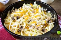 Фото приготовления рецепта: Запеканка "Улитка" из лаваша с капустой, грибами и морковью - шаг №10