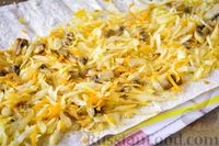 Фото приготовления рецепта: Запеканка "Улитка" из лаваша с капустой, грибами и морковью - шаг №13