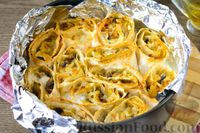 Фото приготовления рецепта: Запеканка "Улитка" из лаваша с капустой, грибами и морковью - шаг №18