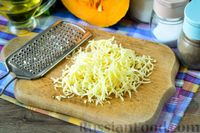 Фото приготовления рецепта: Куриные тефтели с тыквой и сыром в томатном соусе - шаг №6