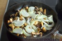 Фото приготовления рецепта: Запеканка с курицей, тыквой и грибами - шаг №5