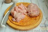Фото приготовления рецепта: Запеканка с курицей, тыквой и грибами - шаг №8