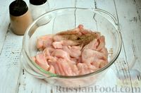 Фото приготовления рецепта: Запеканка с курицей, тыквой и грибами - шаг №9