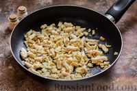 Фото приготовления рецепта: Жульен с грибами и курицей, в тарталетках - шаг №5