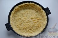Фото приготовления рецепта: Песочный пирог с яблоками, на растительном масле - шаг №11