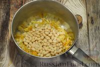 Фото приготовления рецепта: Суп с брюссельской капустой, фасолью и лапшой - шаг №4
