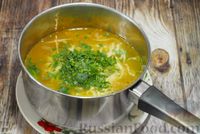 Фото приготовления рецепта: Суп с брюссельской капустой, фасолью и лапшой - шаг №12