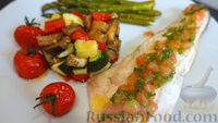 Фото к рецепту: Сибас с овощами в духовке, с французским соусом вьерж