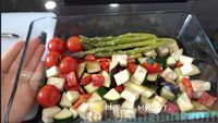 Фото приготовления рецепта: Сибас с овощами в духовке, с французским соусом вьерж - шаг №3