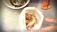 Фото приготовления рецепта: Медово-горчичный соус-маринад для куриных крылышек - шаг №4