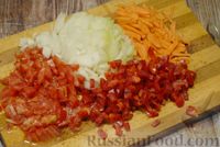 Фото приготовления рецепта: Суп со свиными рёбрами, рисом, помидорами и сладким перцем - шаг №6