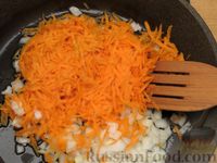 Фото приготовления рецепта: Рулеты из скумбрии с болгарским перцем, морковью и сыром - шаг №7