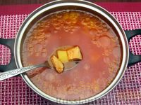 Фото приготовления рецепта: Куриный суп с капустой и томатной пастой - шаг №15
