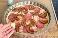 Фото приготовления рецепта: Пицца из дрожжевого теста длительного брожения, с копчёностями и помидорами - шаг №14