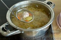 Фото приготовления рецепта: Суп с фрикадельками и шампиньонами - шаг №14