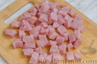 Фото приготовления рецепта: Суп со свининой, куриной печенью и грибами - шаг №4
