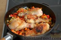 Фото приготовления рецепта: Куриные голени, тушенные с нутом и овощами - шаг №11