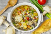 Фото к рецепту: Овощной суп с цветной капустой, тыквой, консервированным горошком и грибами