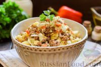 Фото приготовления рецепта: Салат с мясным фаршем, картофелем, болгарским перцем и яйцами - шаг №10